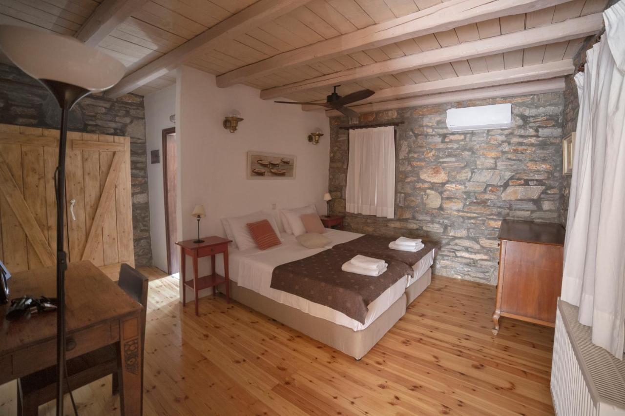 Pyrgos Traditional Village Ágios Kírykos