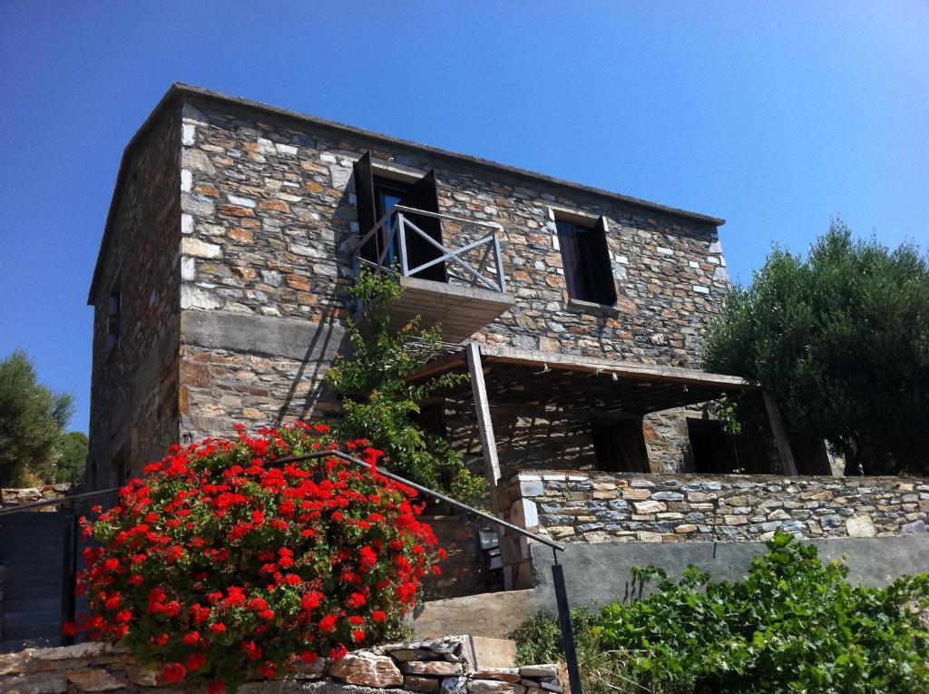 Pyrgos Traditional Village Ágios Kírykos