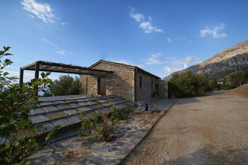 Pyrgos Traditional Village Ágios Kírykos